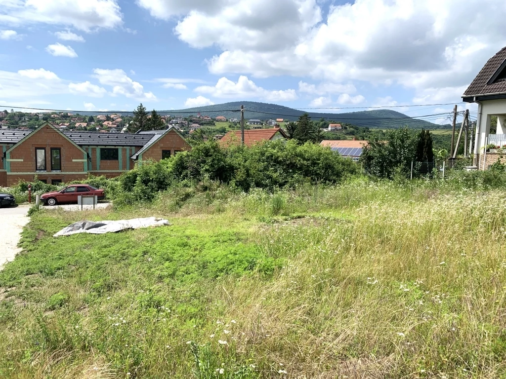 Eladó telek, Pomáz