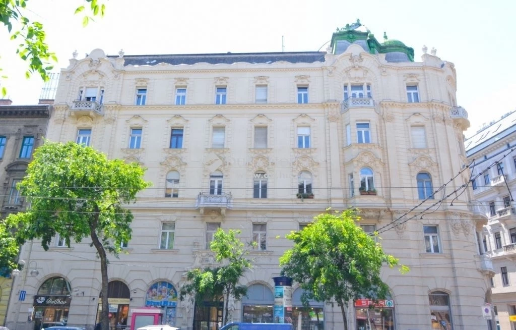 For sale brick flat, Budapest V. kerület, Lipótváros