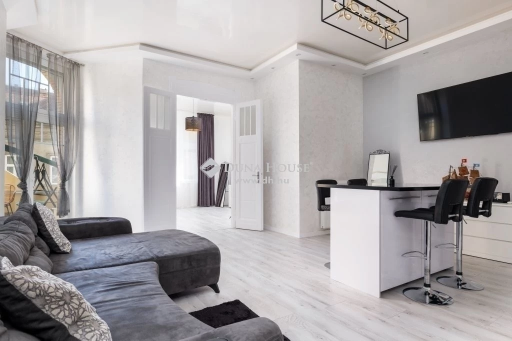 6. ker. Király u. FELÚJÍTOTT LAKÁS AIRBNB envgedélyes házban!