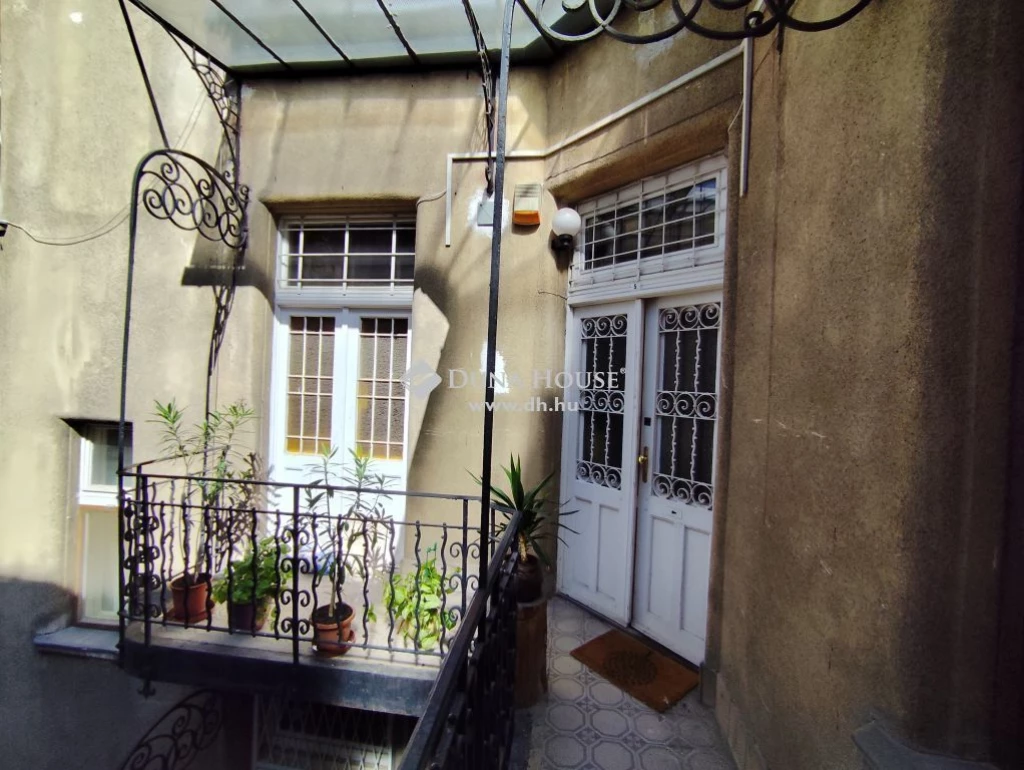 For sale brick flat, Budapest VI. kerület, Nagykörúton kívüli terület