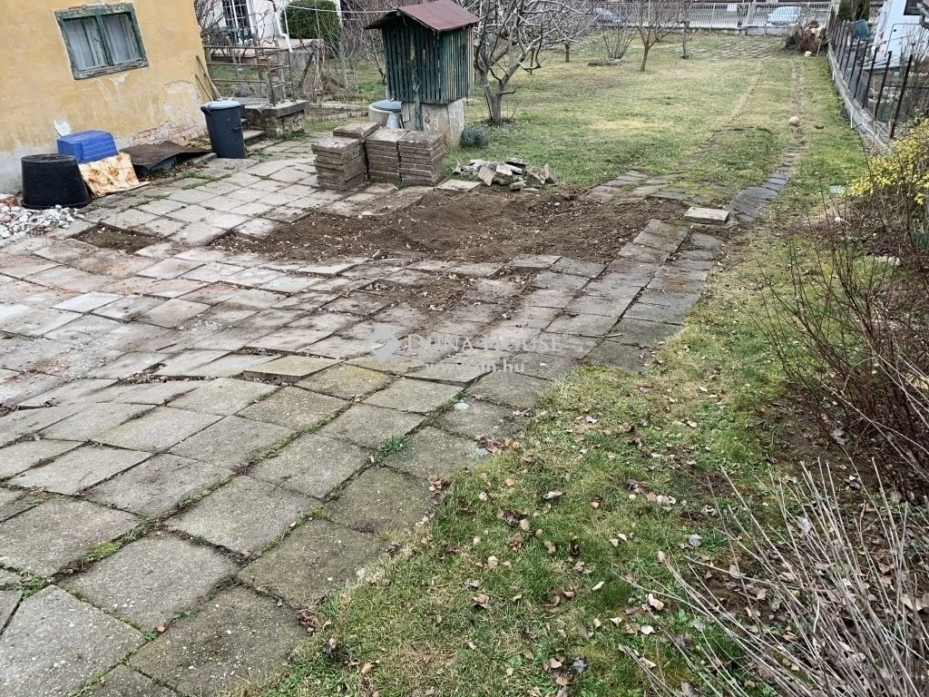 Eladó telek, Budakalász