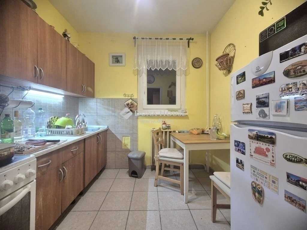 Békás hegy felőli részén PANORÁMÁS, étkező konyhás, AKADÁLYMENTES panel!