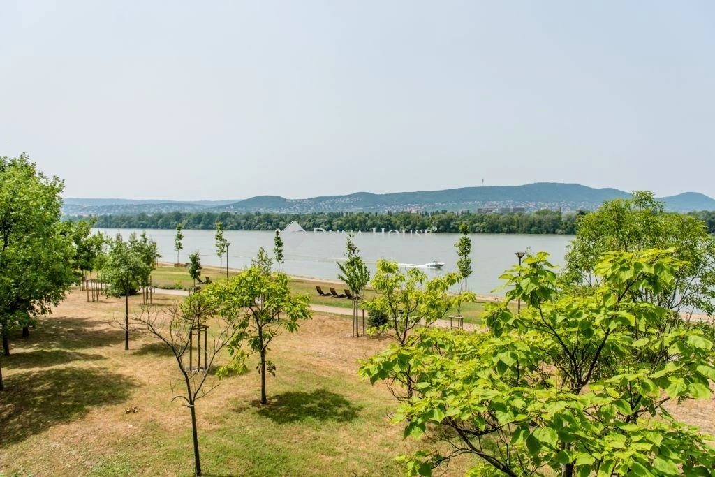 LUXUS LAKÁS DUNAI PANORÁMÁVAL