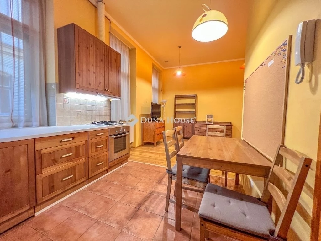 For sale brick flat, Budapest VI. kerület, Nagykörúton kívüli terület