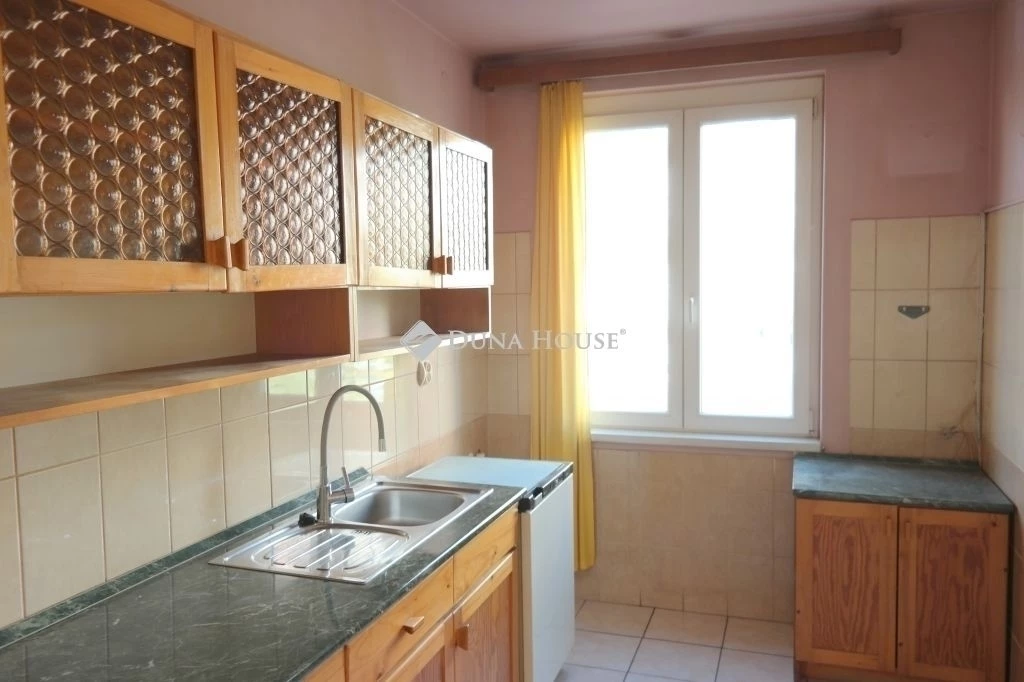 Budapest 20. ker. erkélyes. 2.em. , 2 szobás.