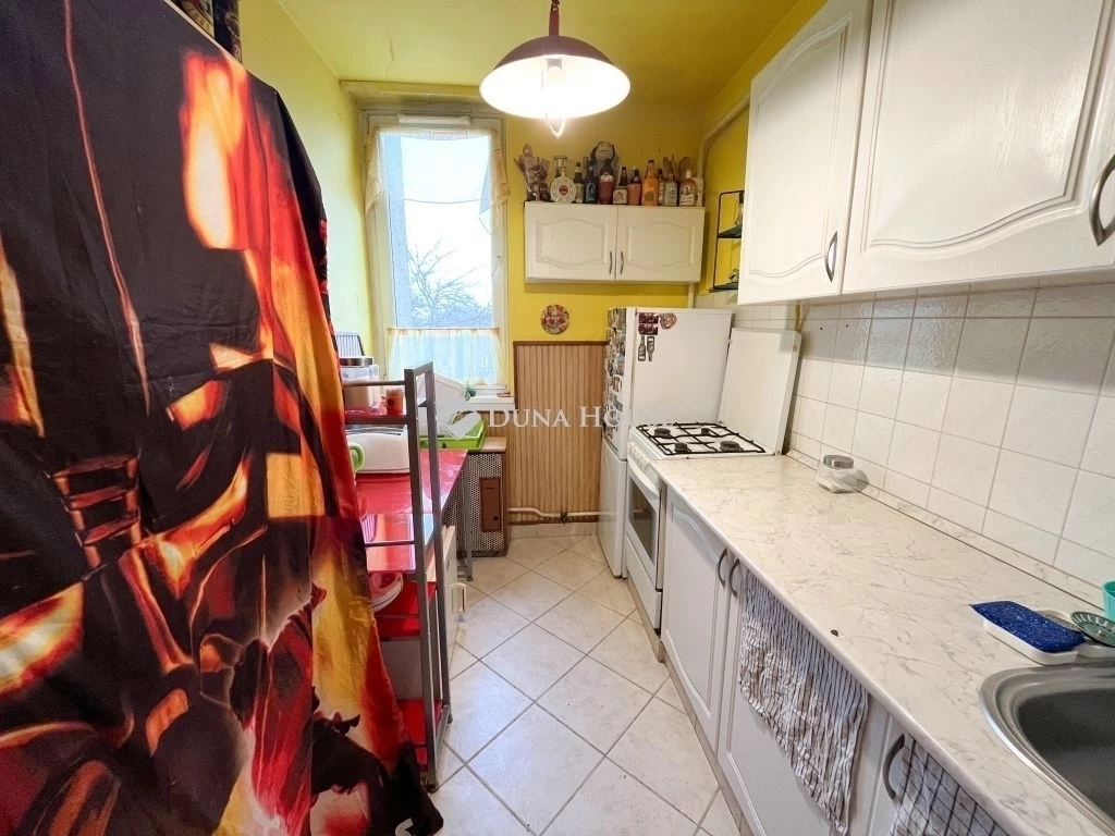 Budapest 20. ker. Négyemeletes tégla házban, erkélyes, 55 m2.