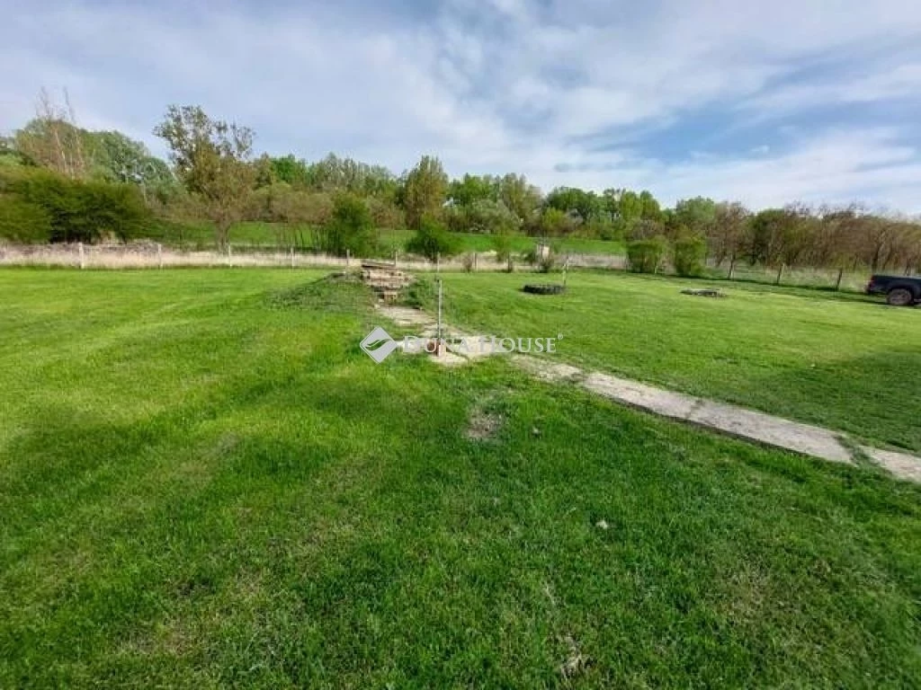 Eladó tanya, birtok Pélyen