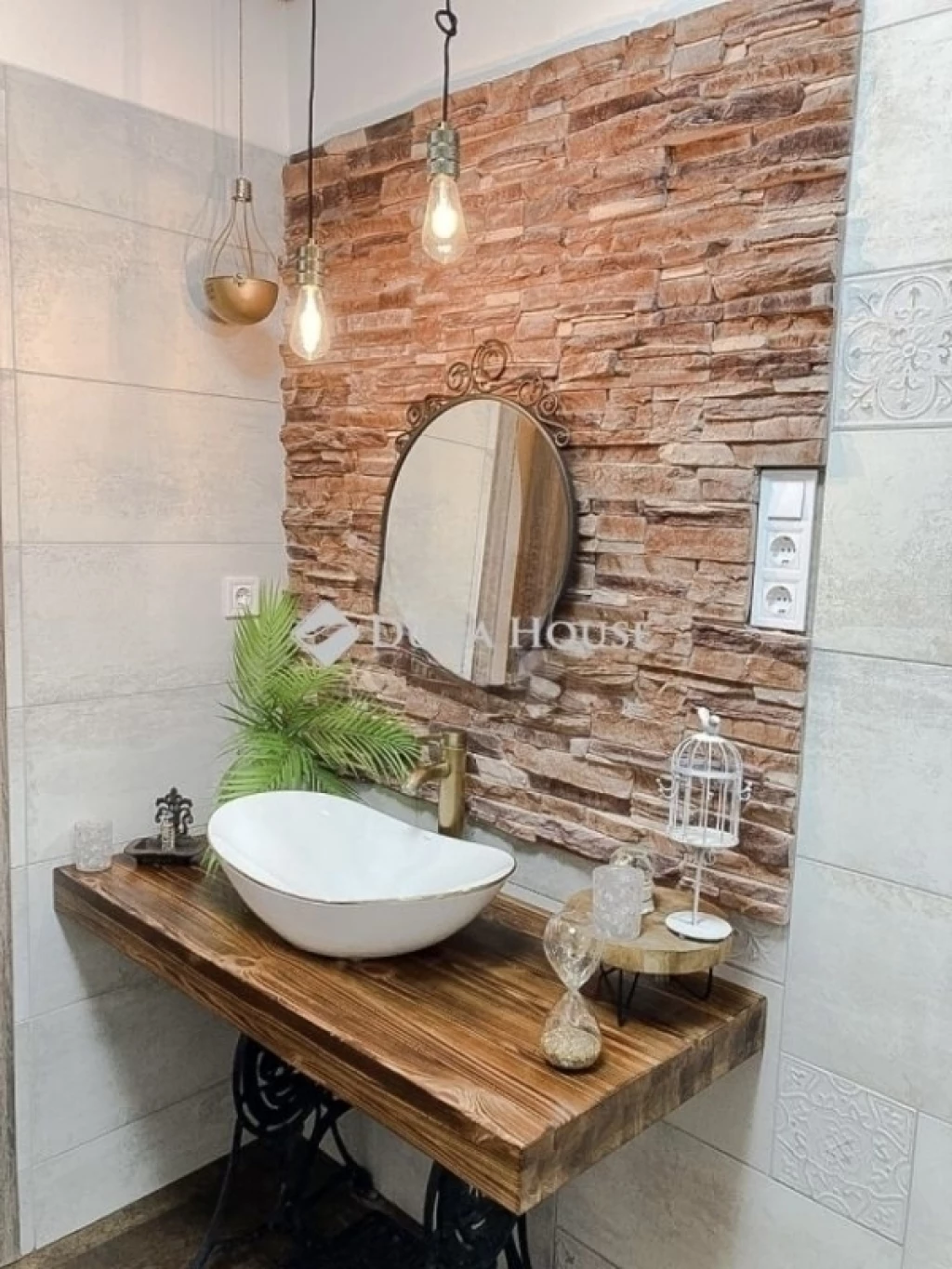 PAZAR CSALÁDI HÁZ VECSÉSEN