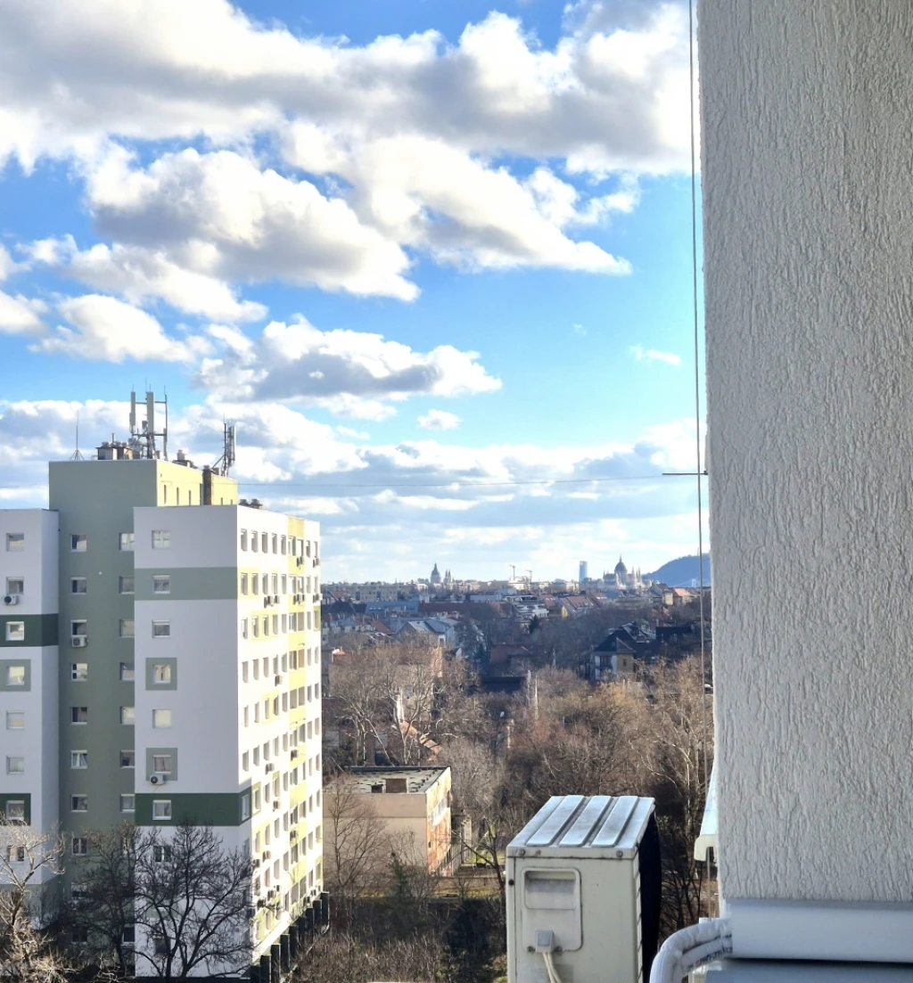 LOGGIÁS 2 szobás lakás eladó Óbudán