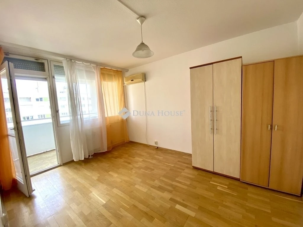 Óbudán PANORÁMÁS, 2 szobás, ERKÉLYES,  ABLAKOS KONYHÁS!