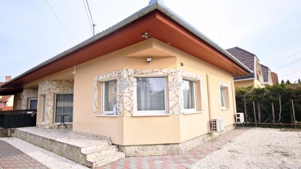 c3-1-name c2-1-name, Sződliget, Rózsa utca