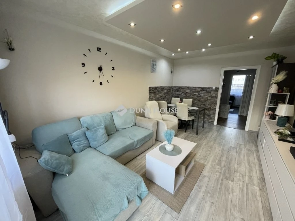 Felújított, szép, erkélyes lakás a XIX. kerületben, a Shopmark mellett