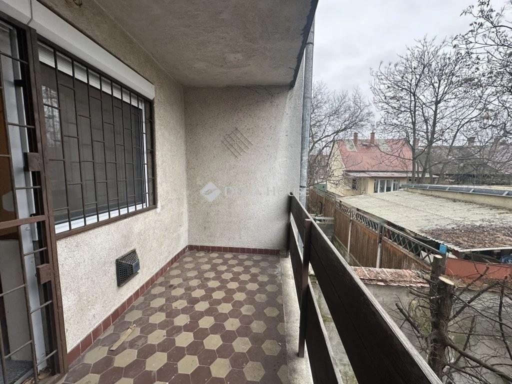Budapest 10. ker. Első emelet, gpk. beállóval