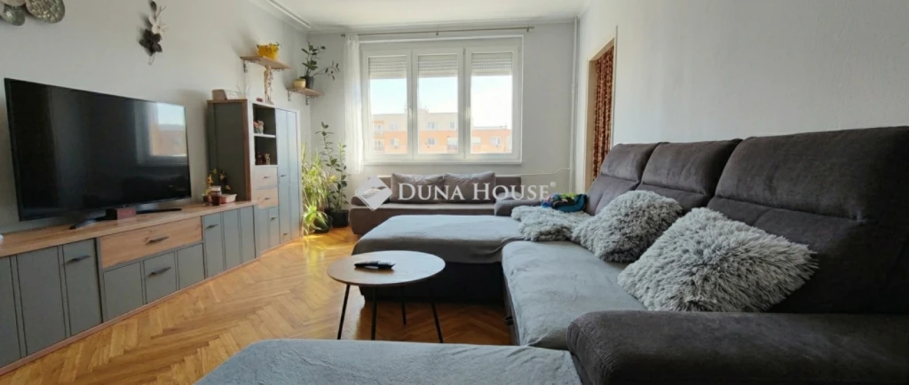Eladó lakás, Budapest 15. ker.