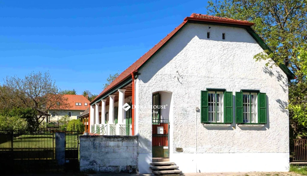 Eladó ház, Etyek