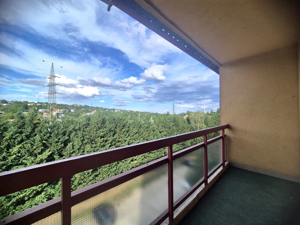 60 m2 lakás + felszíni kocsibeálló + 7 m2 privát tároló
