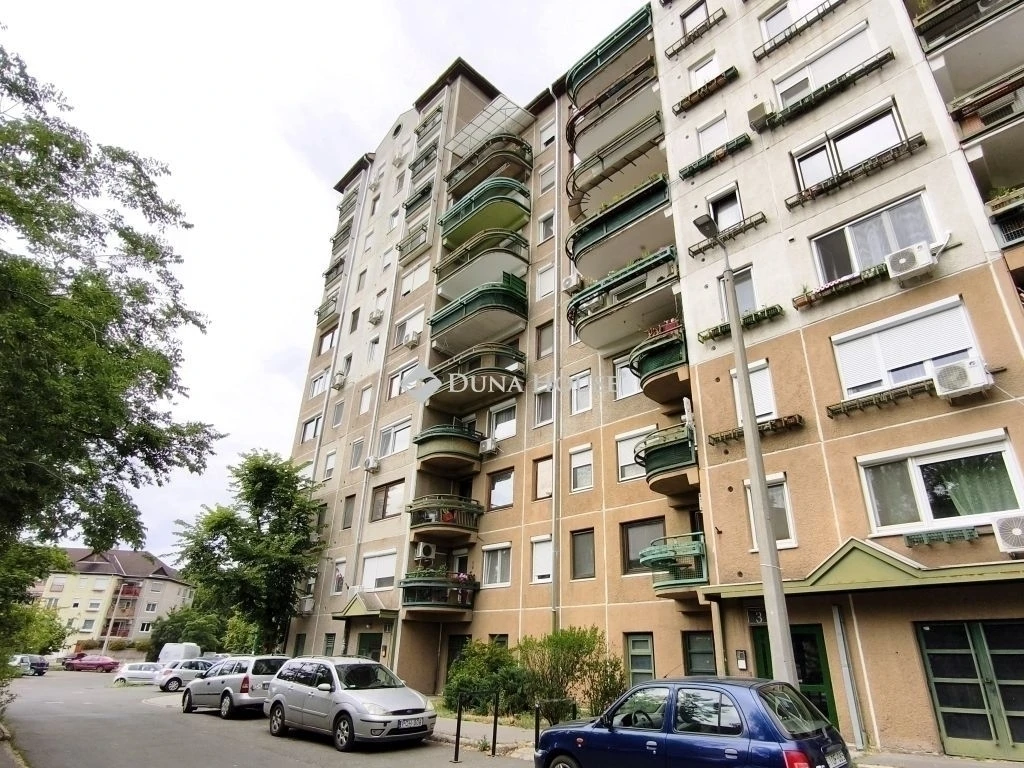 Budapest 4. ker. Erkélyes, Első emeleti, 3 szobás!