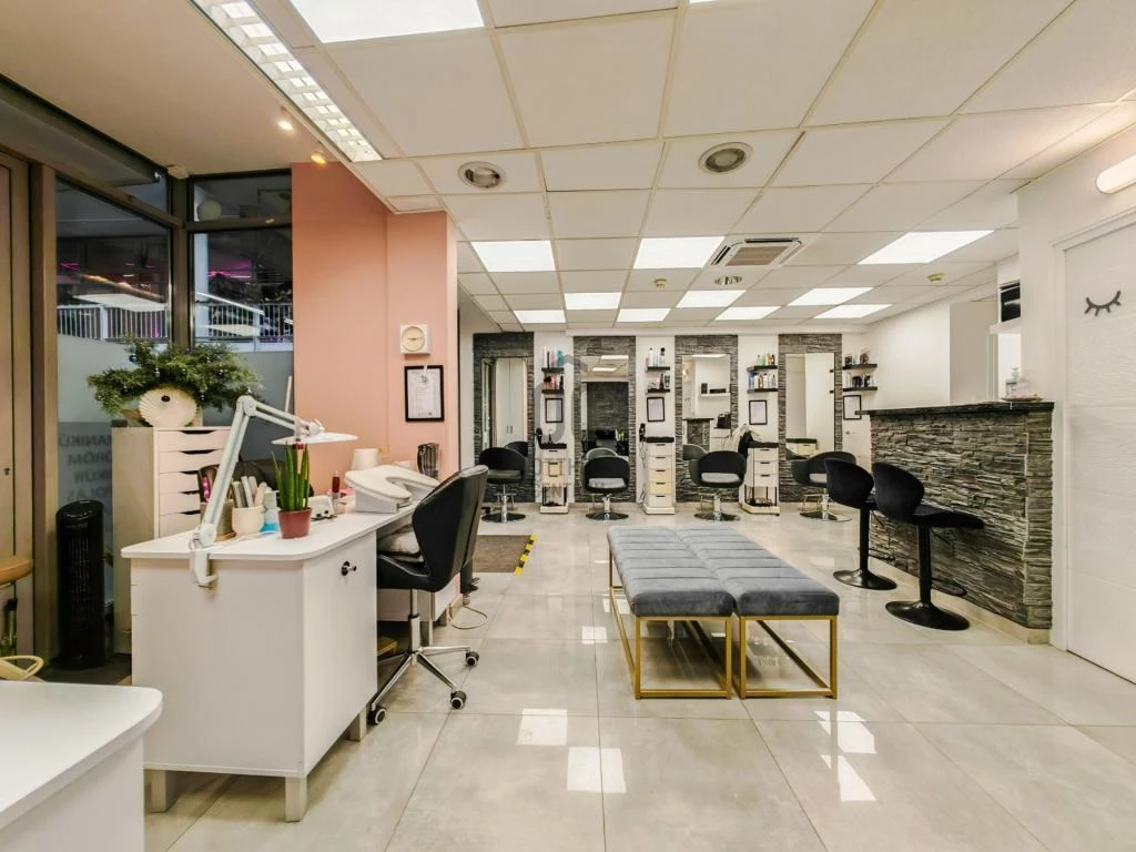 For sale department store, Budapest II. kerület, Országút, Fény utca