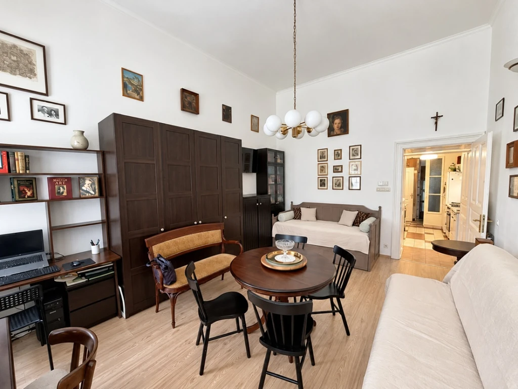 Eladó lakás Budapest 6. ker., Külső VI.
