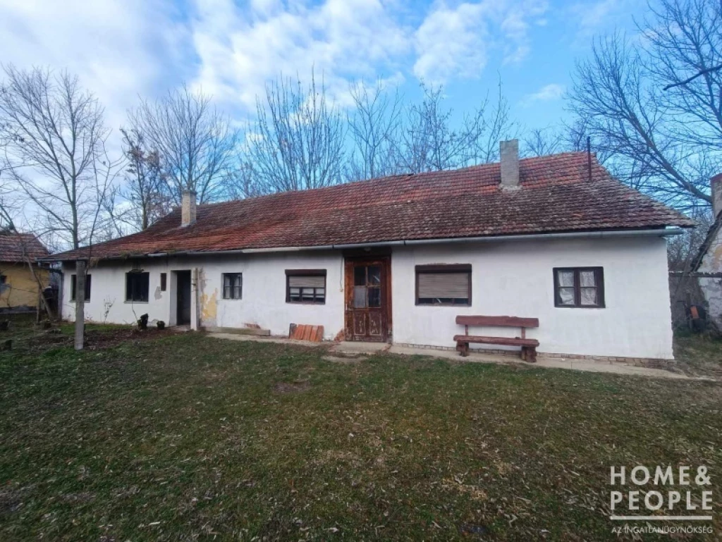 For sale house, Üllés