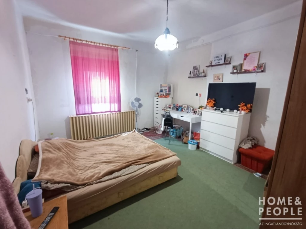 For sale house, Üllés