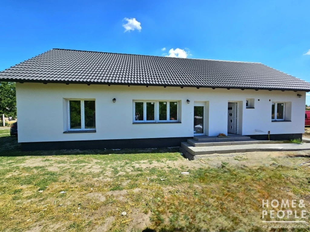 Új ház eladó, Szentmihálytelek!