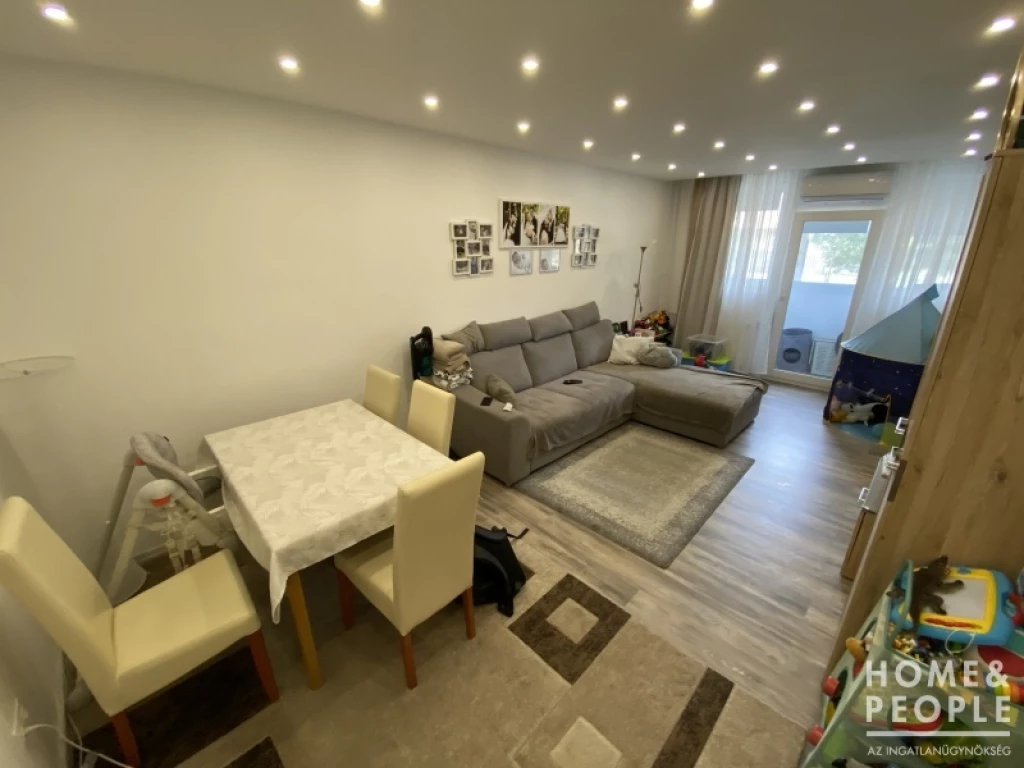 Eladó felújított lakás Algyőn!