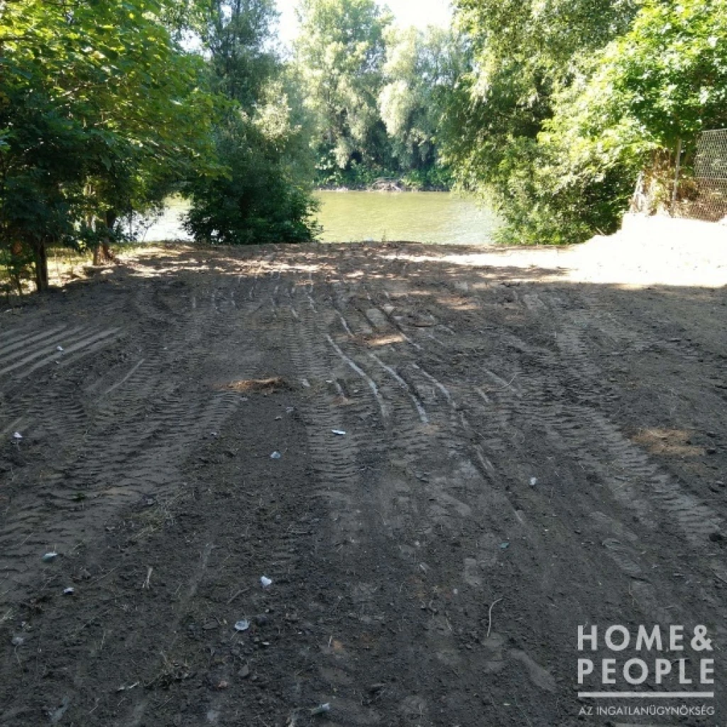 Szeged Tápé Folyamos telep telek eladó tiszai panorámával