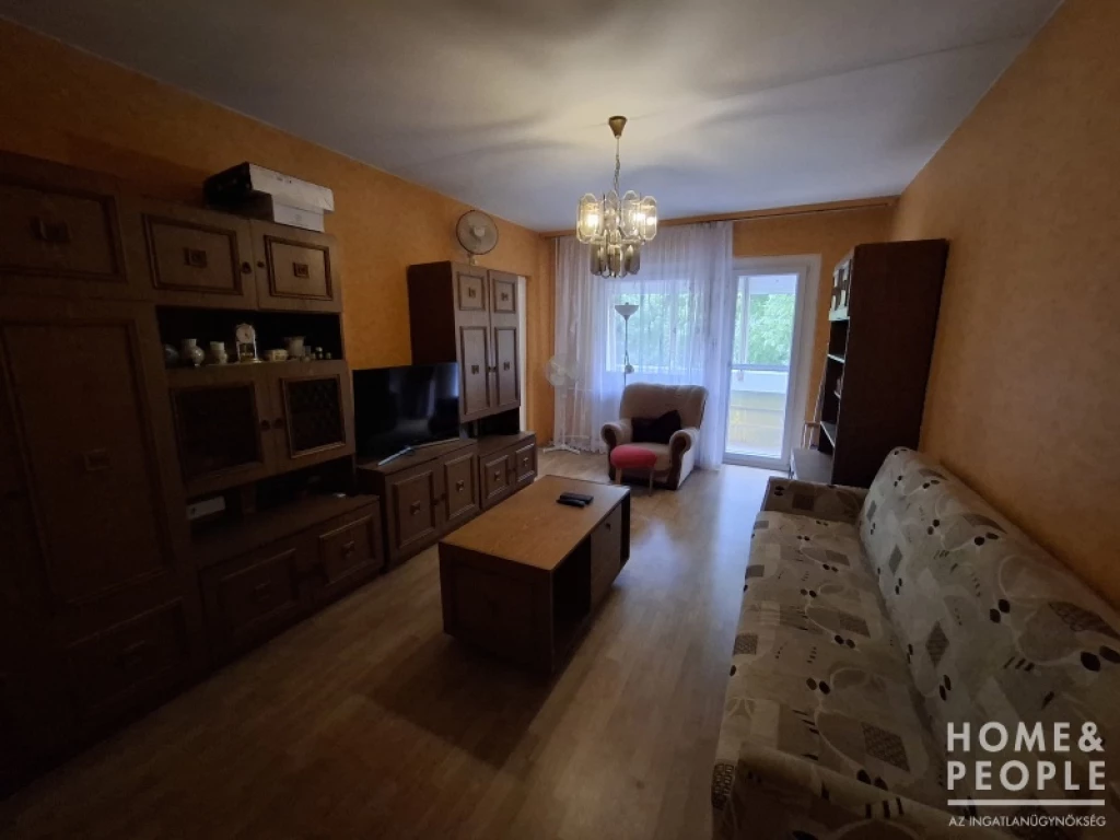 Szeged frekventált helyén lakás eladó!