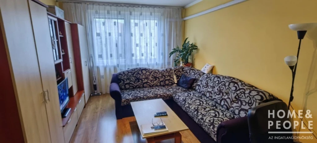 Makkosházán panel eladó!