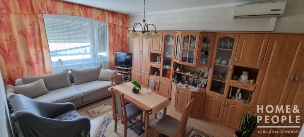 Eladó szép kis lakás