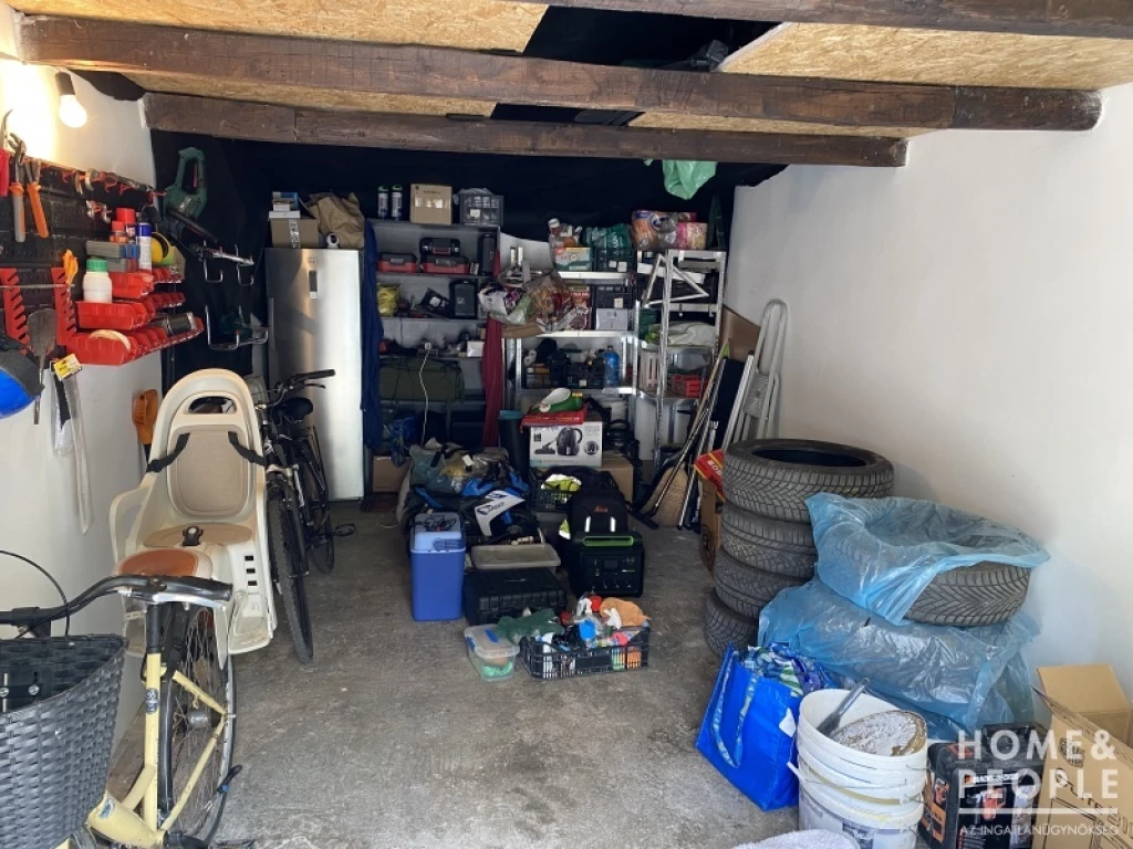 Eladó garázs Algyőn!