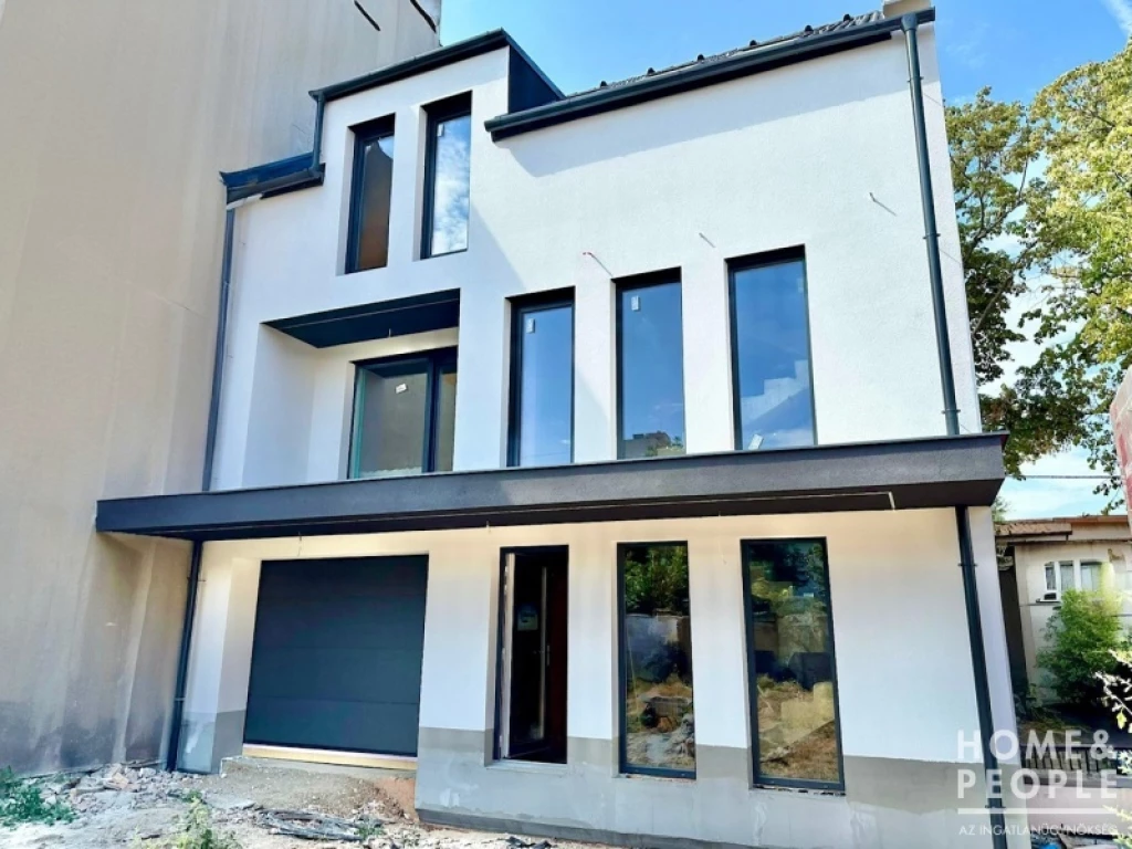 Eladó családi ház, Szeged!