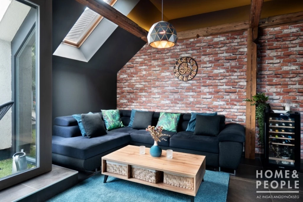 ELADÓ TÁRSASHÁZI LAKÁS