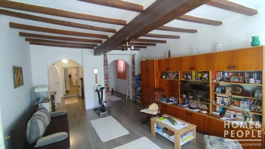 Eladó egy szép belvárosi ház Makón