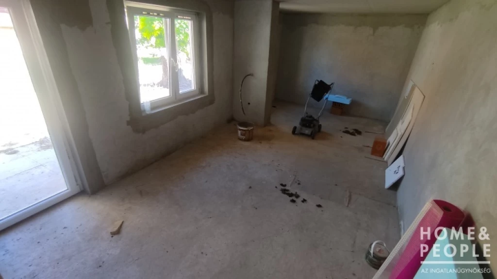 Eladó szerkezetkész ház Dorozsmán