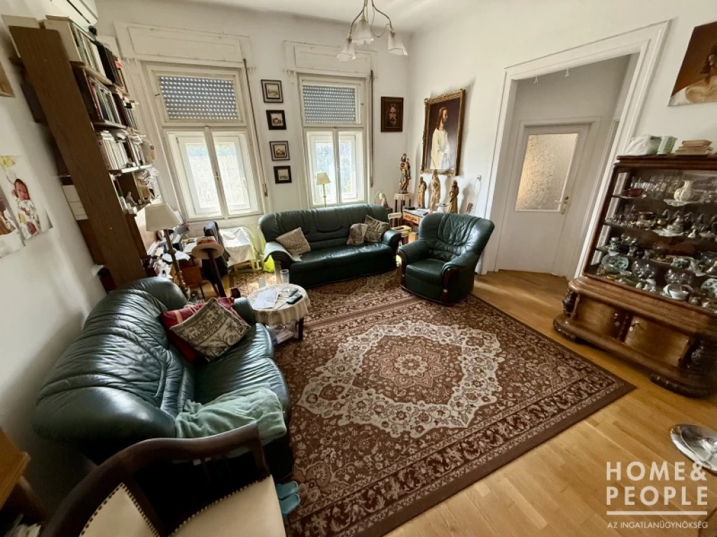 Eladó tégla lakás a belváros szélén Szegeden!