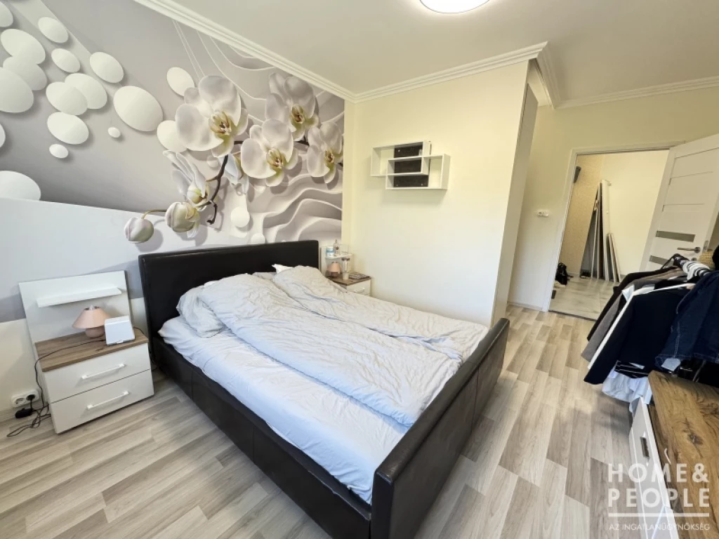 2 szobás, teljesen felújított panel lakás eladó Szegeden!