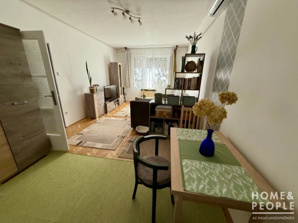 Eladó belvárosközeli tégla lakás Szegeden!