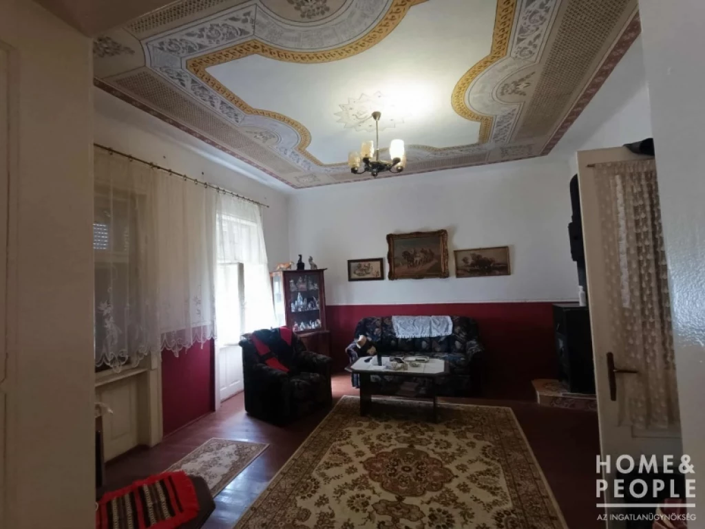 Apátfalván családi ház eladó!