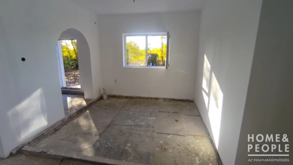 Eladó szerkezetkész ház Kiszomboron