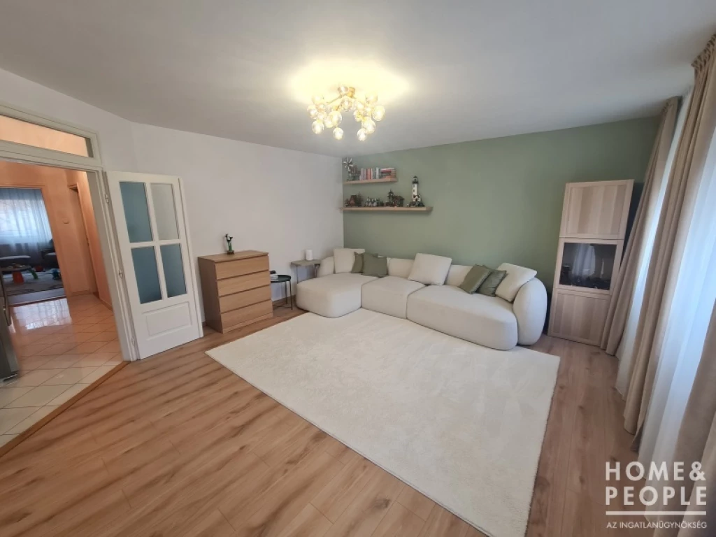 Eladó téglalakás, Szeged, Makkosház