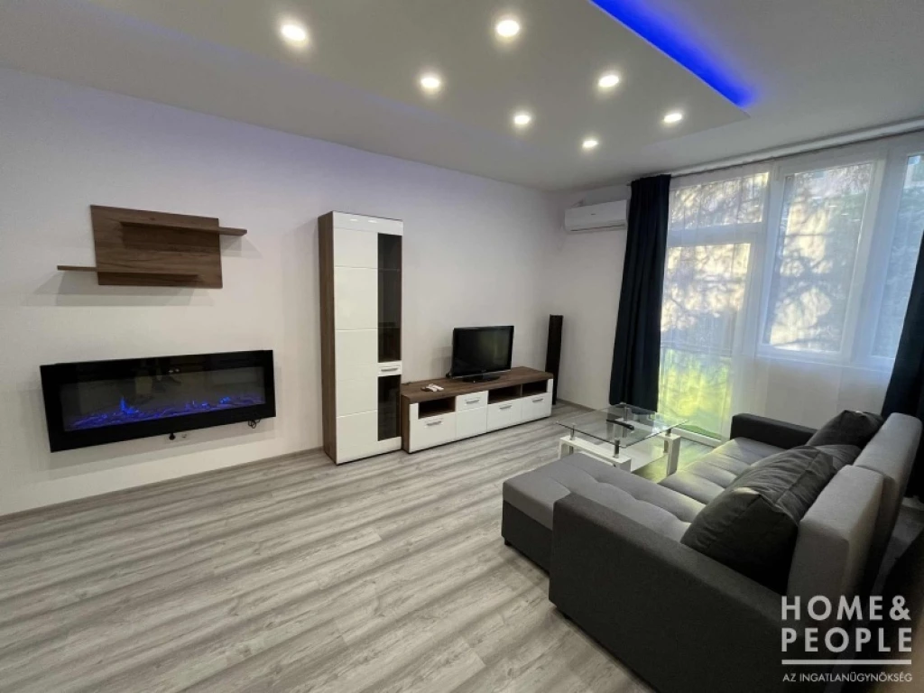 Eladó felújított belvárosi tégla lakás Szegeden!