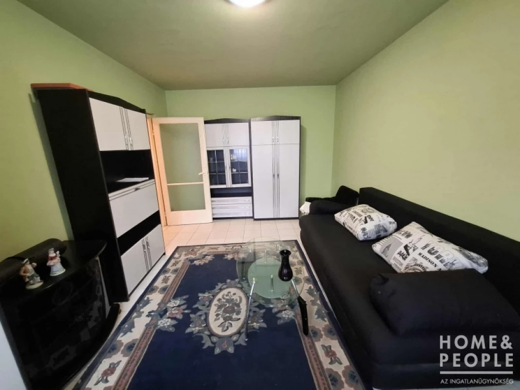 Újszegedi panellakás eladó!