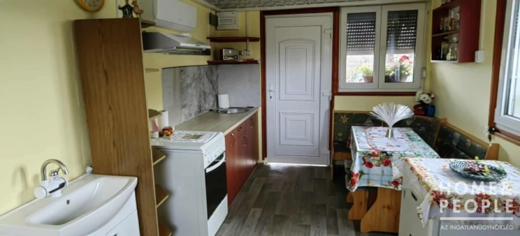 For sale closed garden, Újszentiván