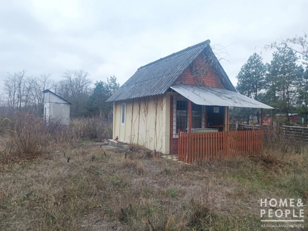 For sale closed garden, Bordány