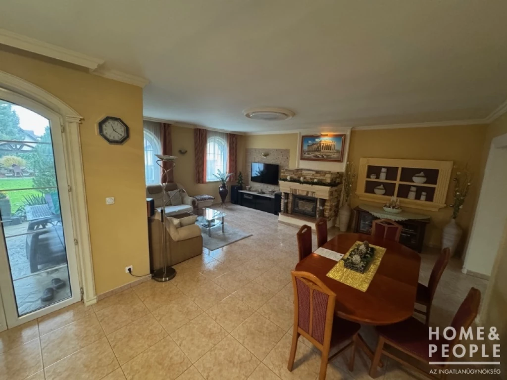 Eladó kíváló állapotú családi ház Szegeden!!