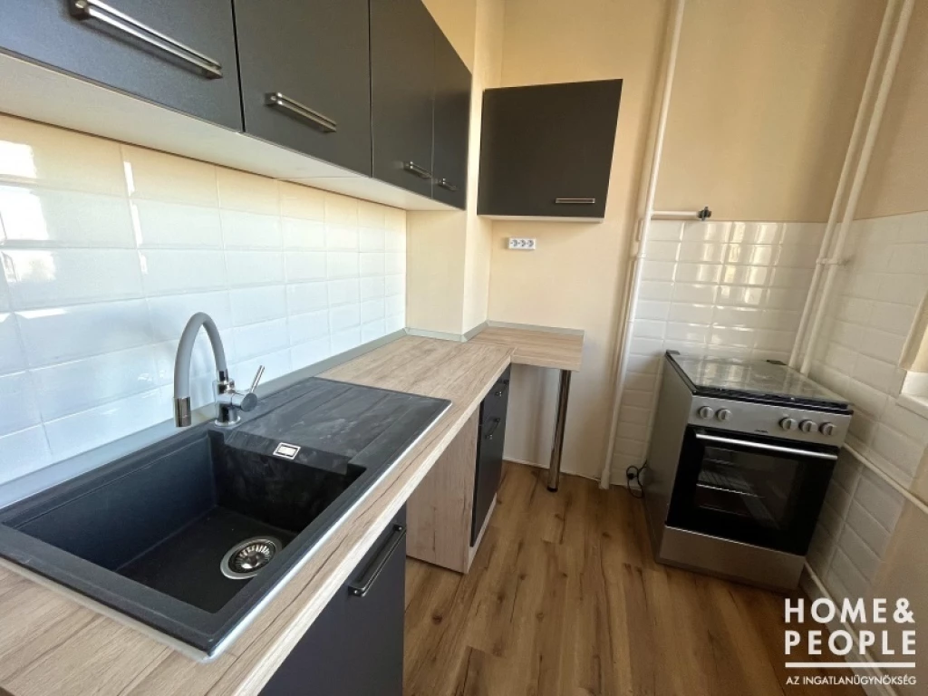 Eladó patika panel!