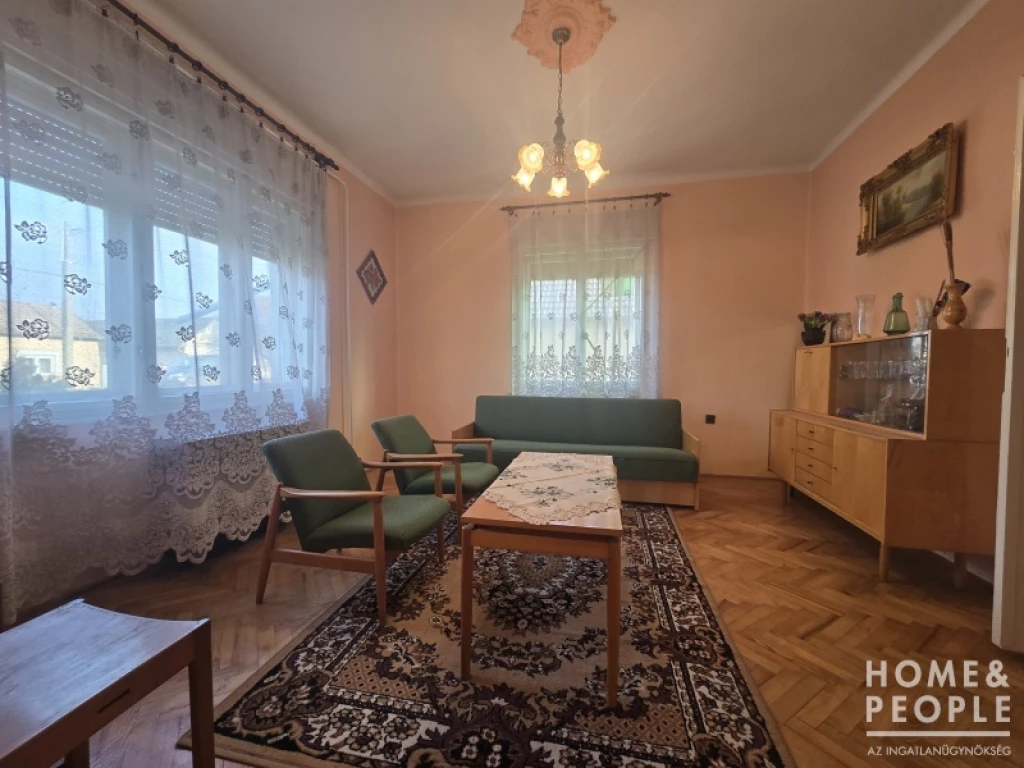 Eladó tégla ház Ferencszálláson!