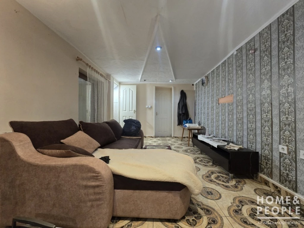 Eladó családi ház a központba!